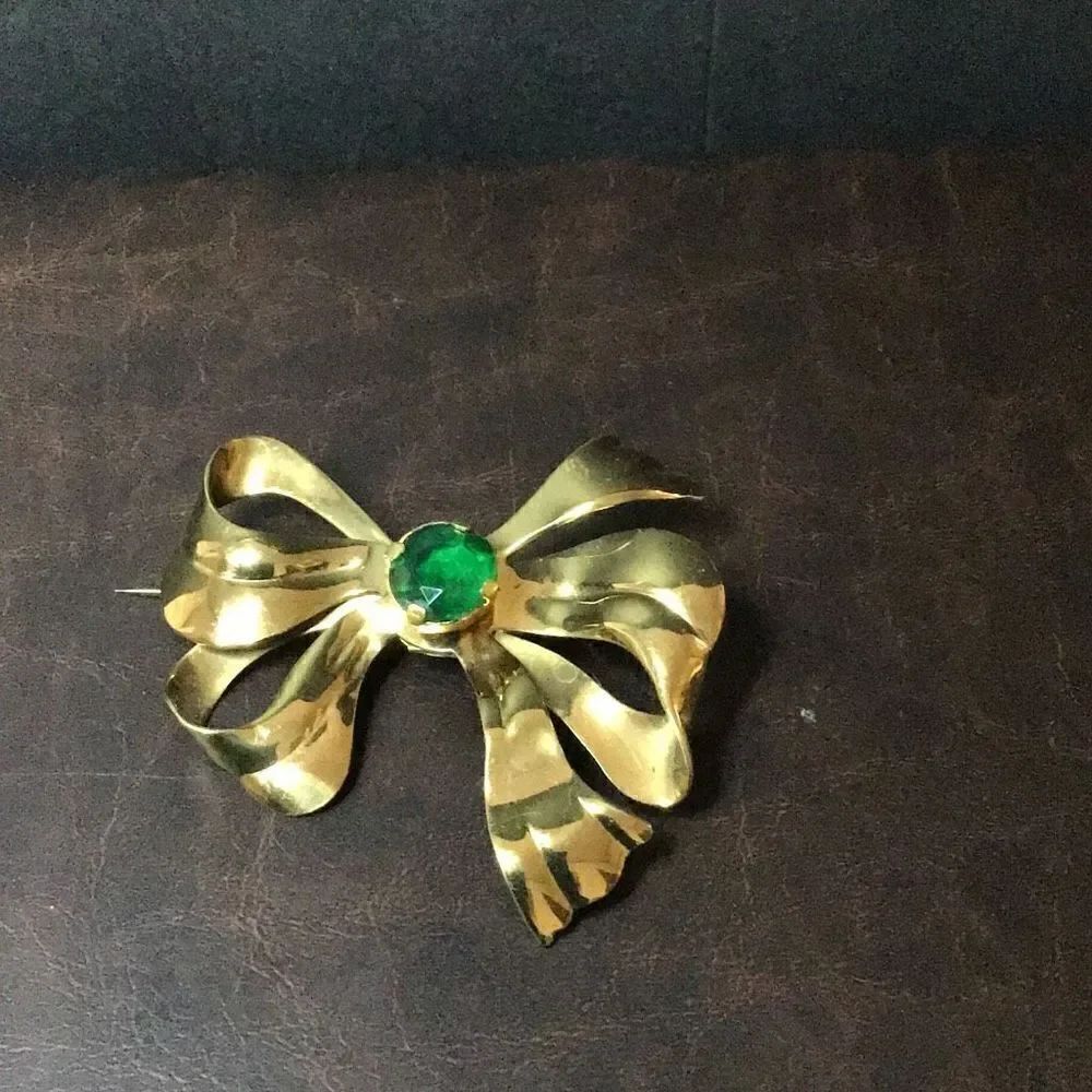 Vintage goldtone bowl with green stone ￼